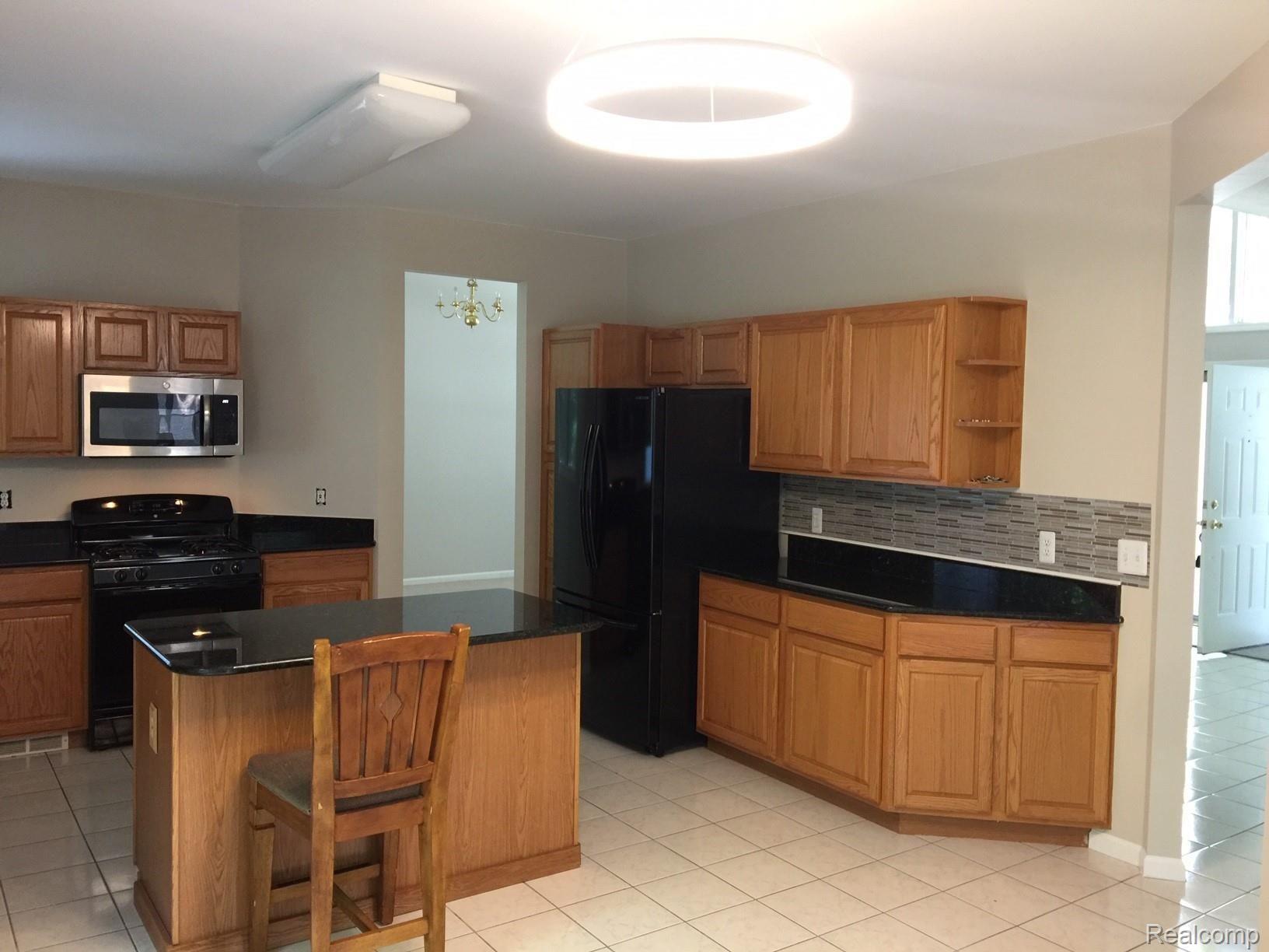 709 Lake Ridge Road Rochester, MI 48307 - Photo 8 of 20 IMG_8296.JPG