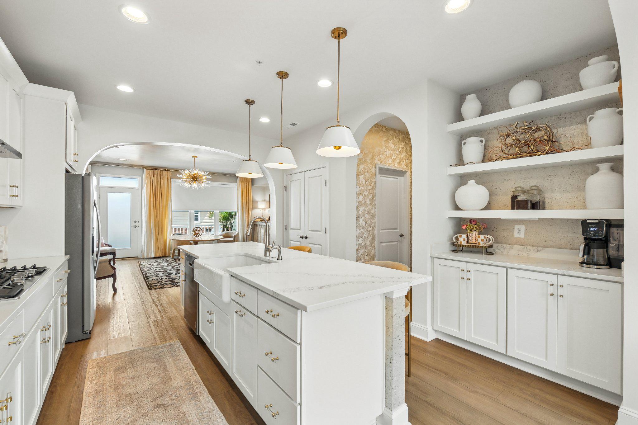 1110 Holden Road Frederick, MD 21701 - Photo 8 of 38 Kitchen with coffee bar