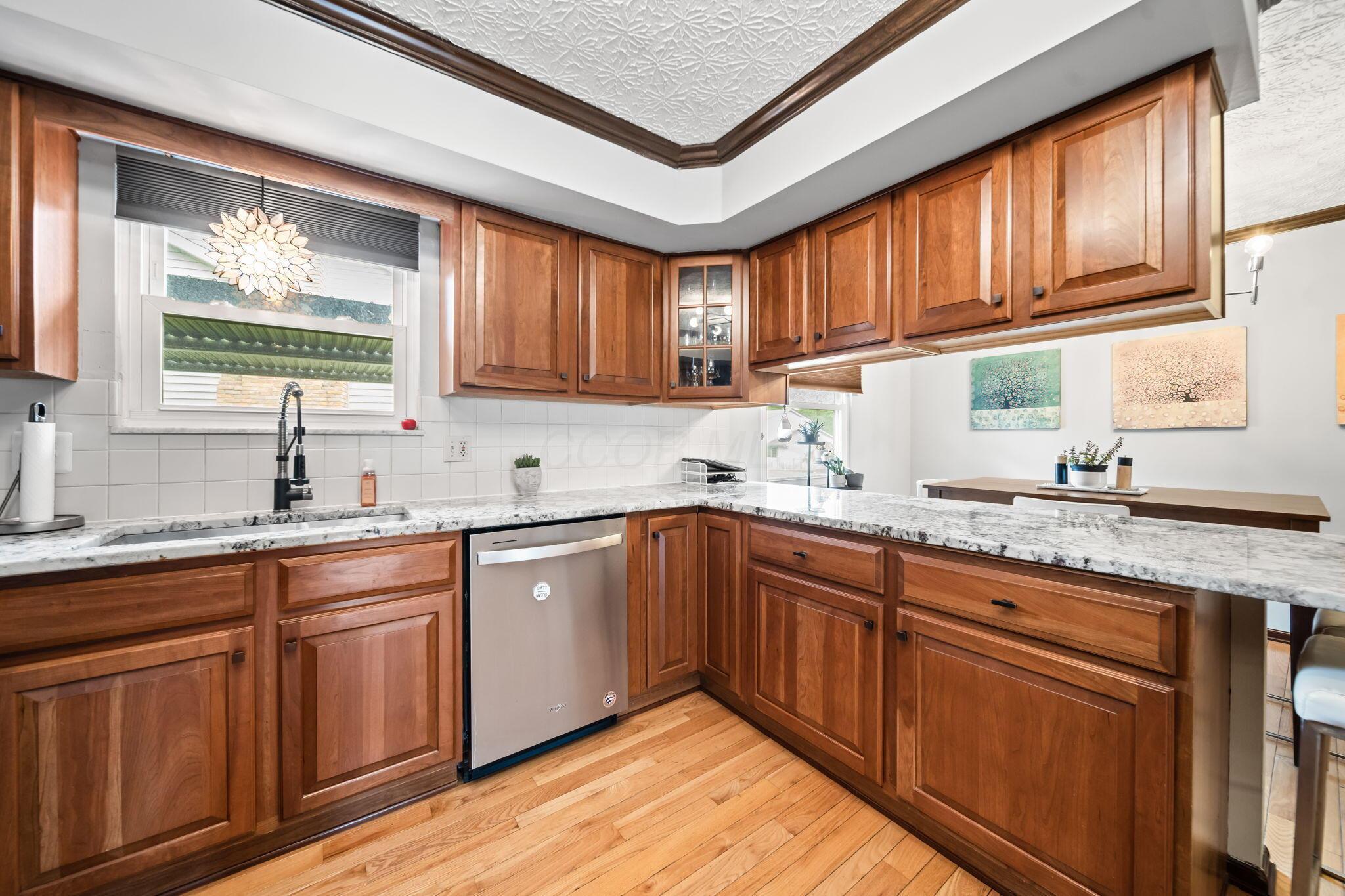 505 Tresham Road Columbus, OH 43230 - Photo 12 of 42 Lots of counter space