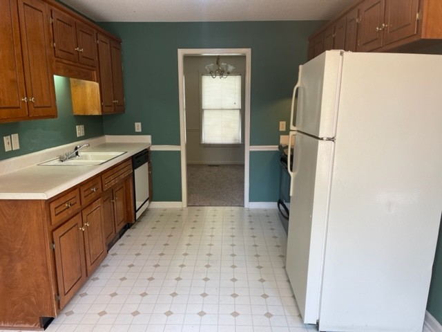 1875 Needmore Road Clarksville, TN 37042 - Photo 10 of 20 a bathroom with a sink a mirror and a bathtub