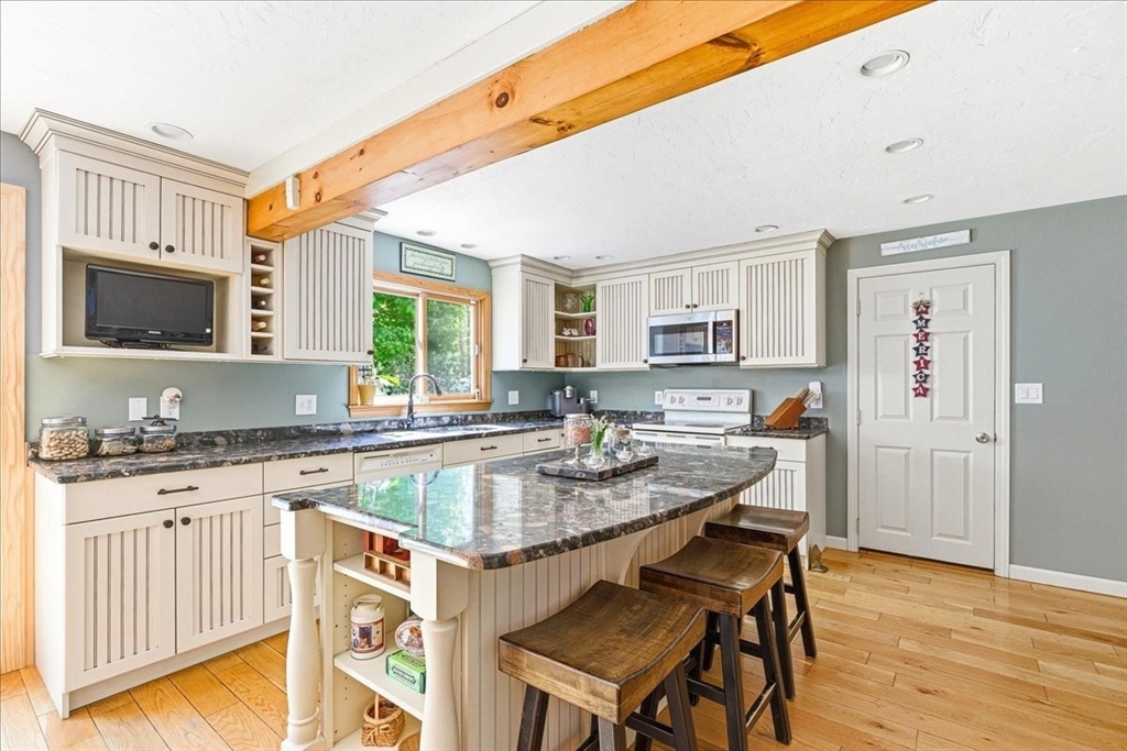 9 Woodridge Road Sandwich, MA 02537 - Photo 4 of 42