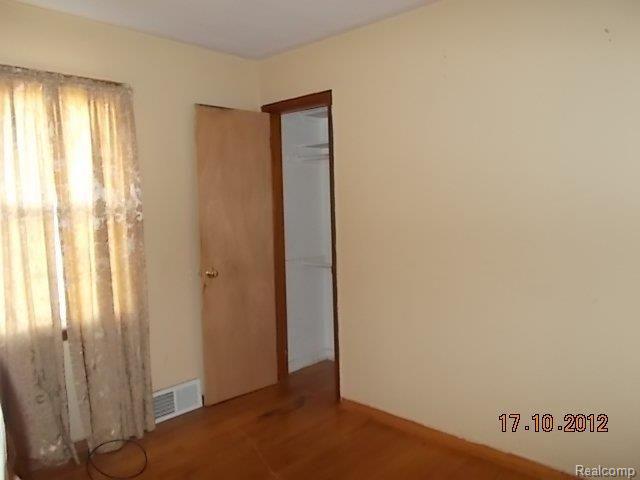 6884 Rutherford Street Detroit, MI 48228 - Photo 2 of 14 DSCN0299.JPG