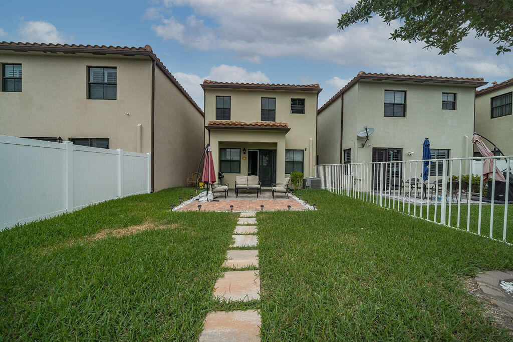 6003 Pine Tree Way Riviera Beach, FL 33410 - Photo 20 of 26 18