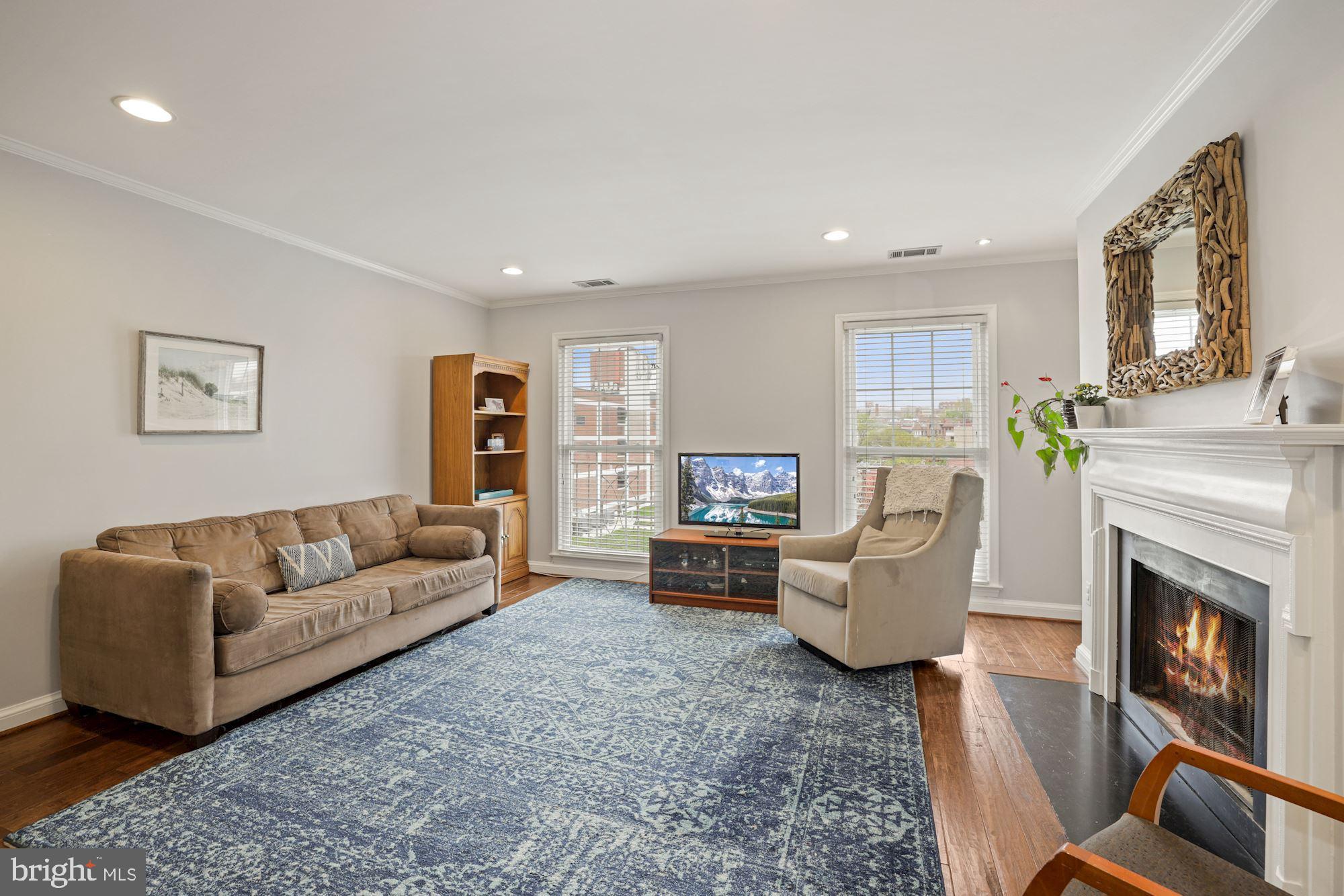 1650 Beekman Place Northwest, Unit A Washington, DC 20009 - Photo 10 of 25 Wide & open LR w/western sunset views