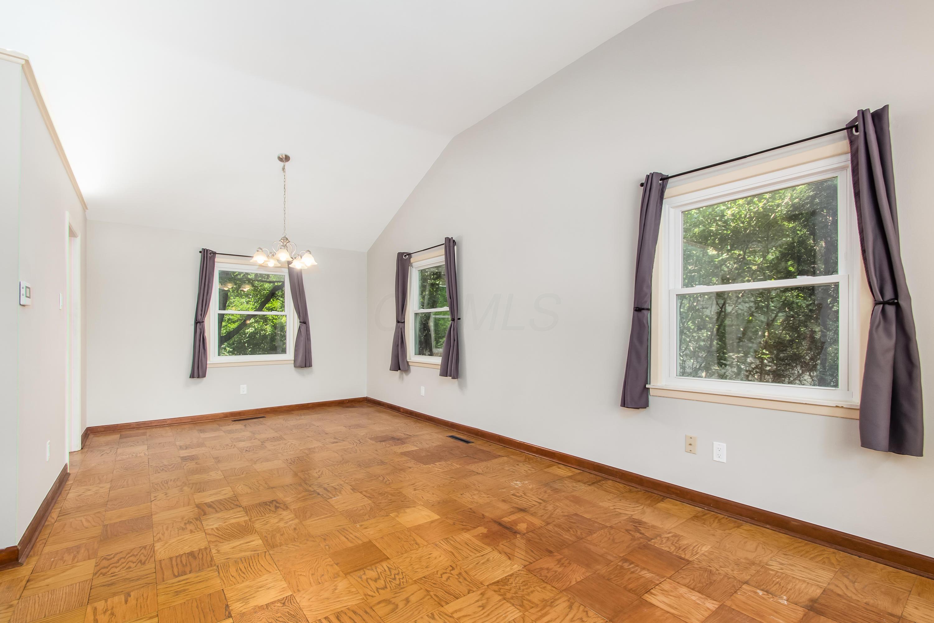 911 Afton Road Columbus, OH 43221 - Photo 6 of 32 Gallery Image 6