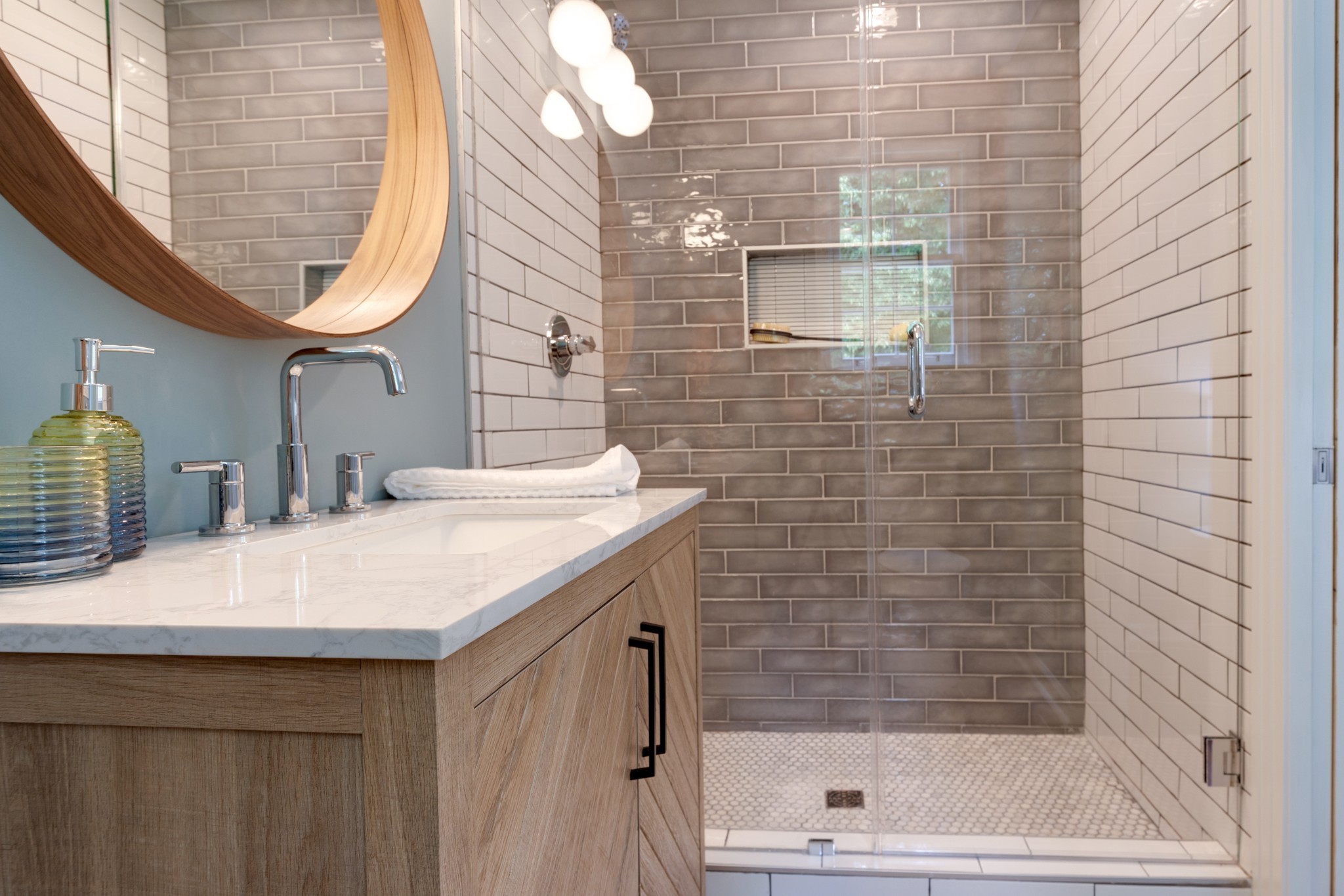112 Lee Road Dickson, TN 37055 - Photo 18 of 39 a bathroom with a granite countertop sink a toilet and bathtub