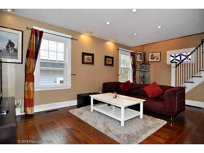20 Mayfair Road Warwick, RI 02888 - Photo 10 of 25 Living Room.