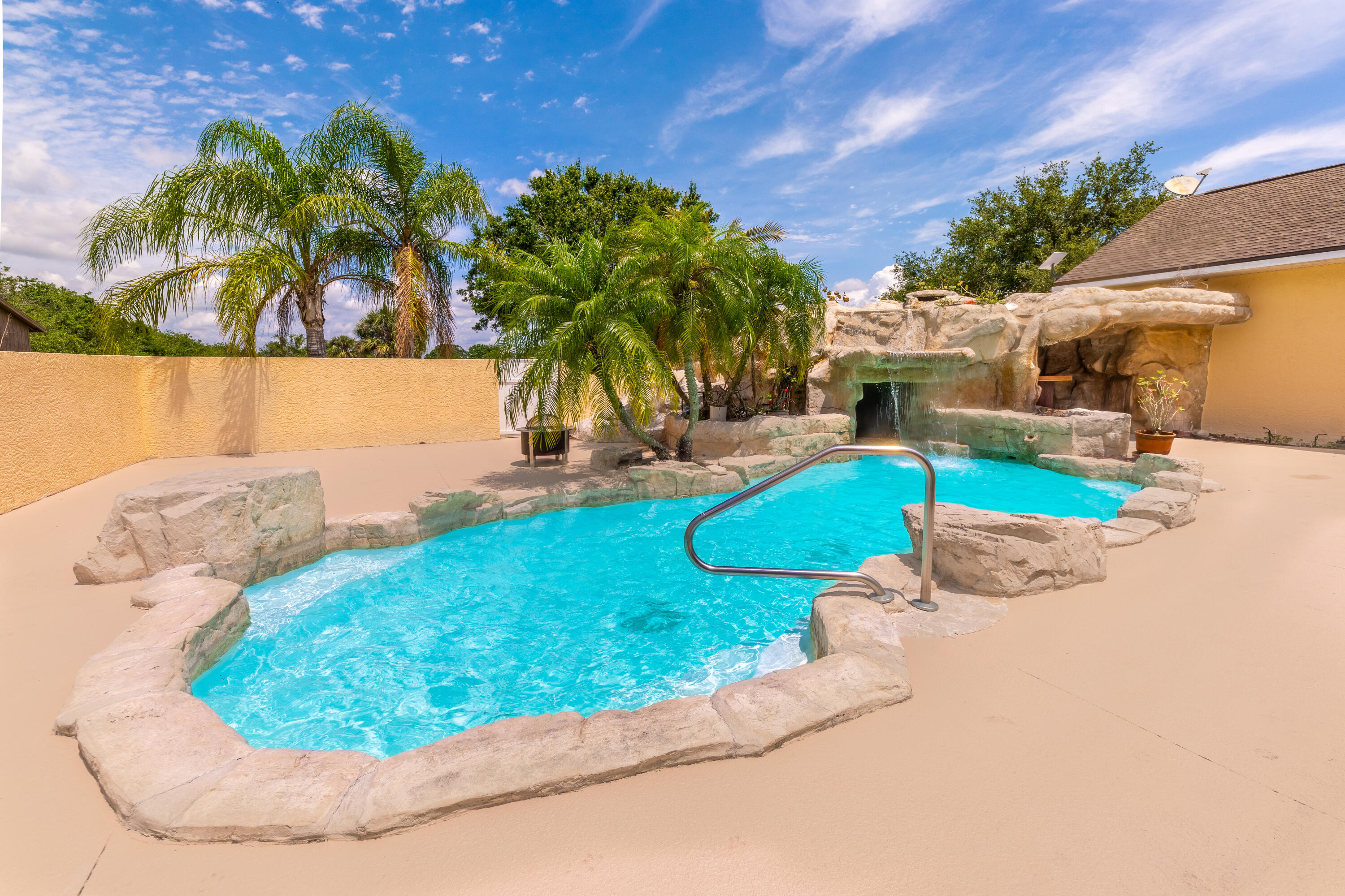 7151 Southwest 13th Street Okeechobee, FL 34974 - Photo 25 of 35 Pool area