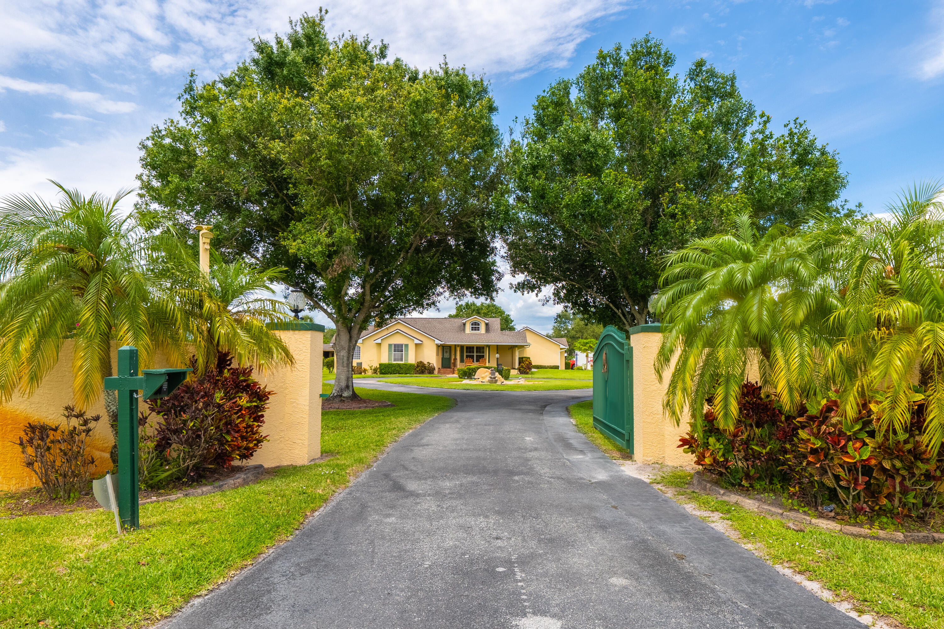 7151 Southwest 13th Street Okeechobee, FL 34974 - Photo 3 of 35 Gated Entrance