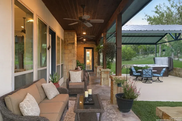$815,000 | 1362 Private Road 3702, San Antonio, TX 78253