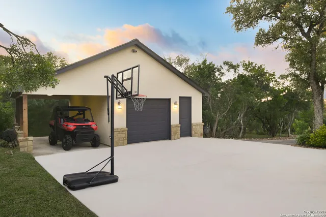 $815,000 | 1362 Private Road 3702, San Antonio, TX 78253