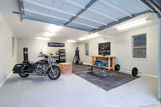 $815,000 | 1362 Private Road 3702, San Antonio, TX 78253