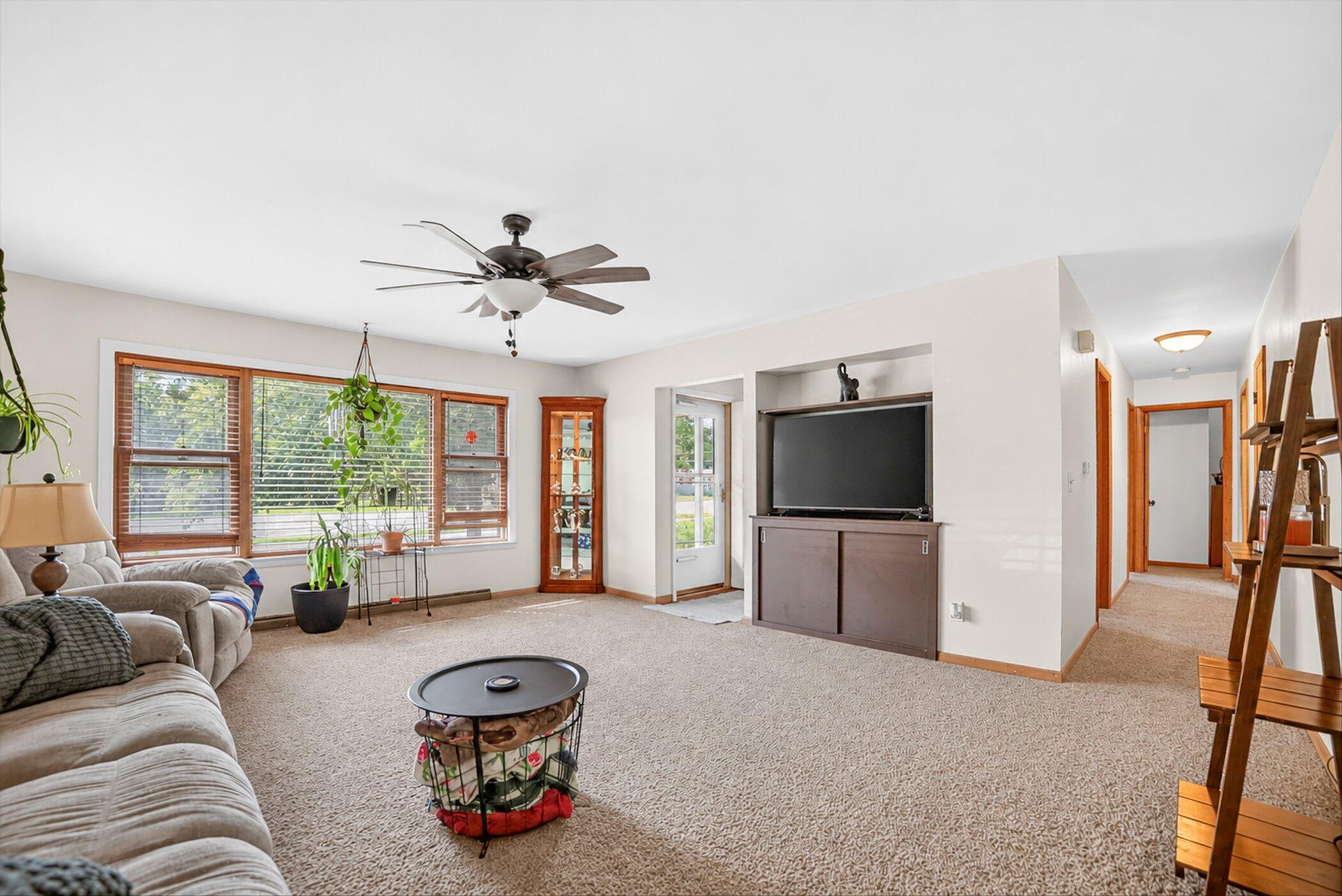 W257S2719 Genesee Road Waukesha, WI 53188 - Photo 3 of 32 10-W257S2719-Genesee-Rd-Windowstill-Phot