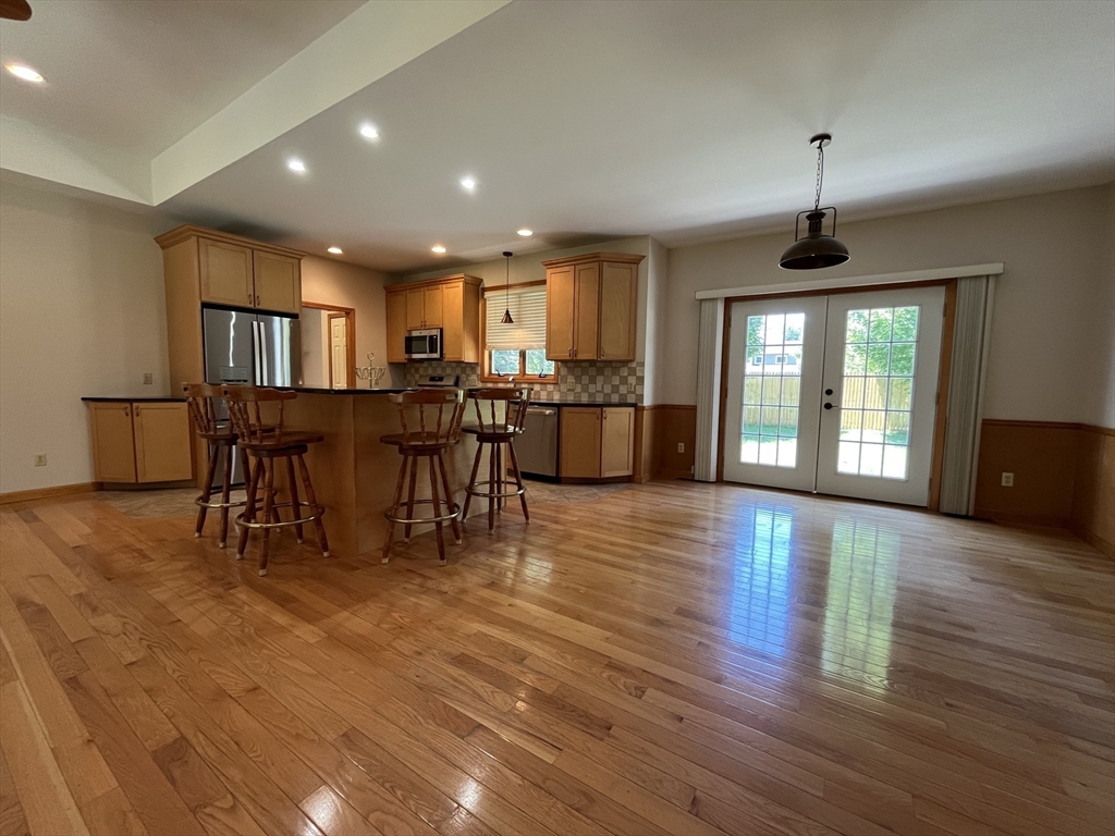 20 Gaspee Street Chicopee, MA 01013 - Photo 3 of 30