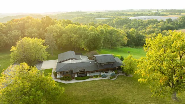 $3,500,000 | 32979 County Road 1, La Crescent, MN 55947