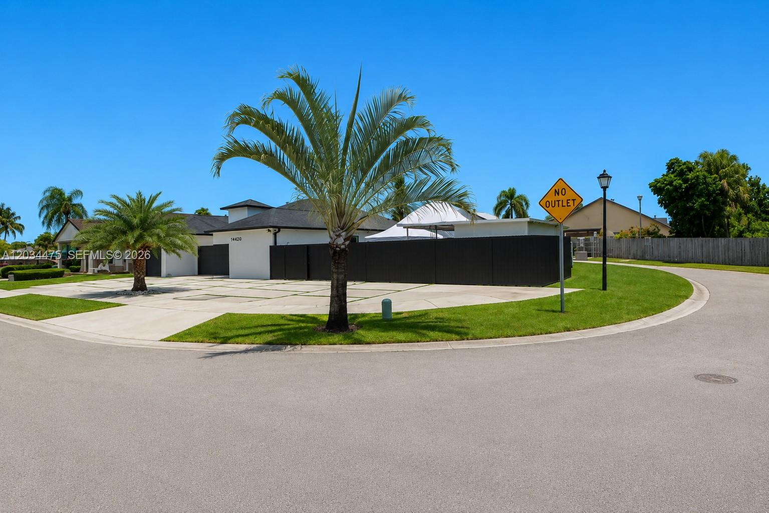 14420 Southwest 157th Street Miami, FL 33177 - Photo 16 of 35