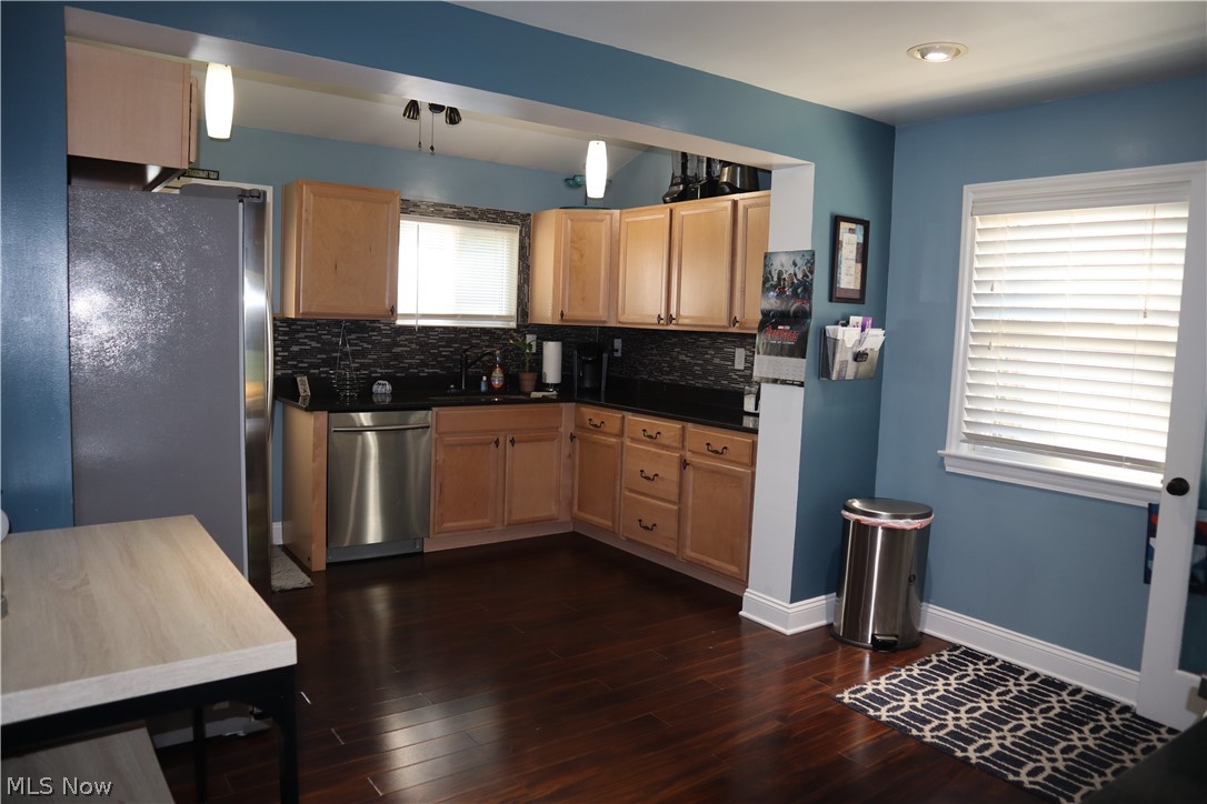 1627 Oakmount Road South Euclid, OH 44121 - Photo 5 of 32