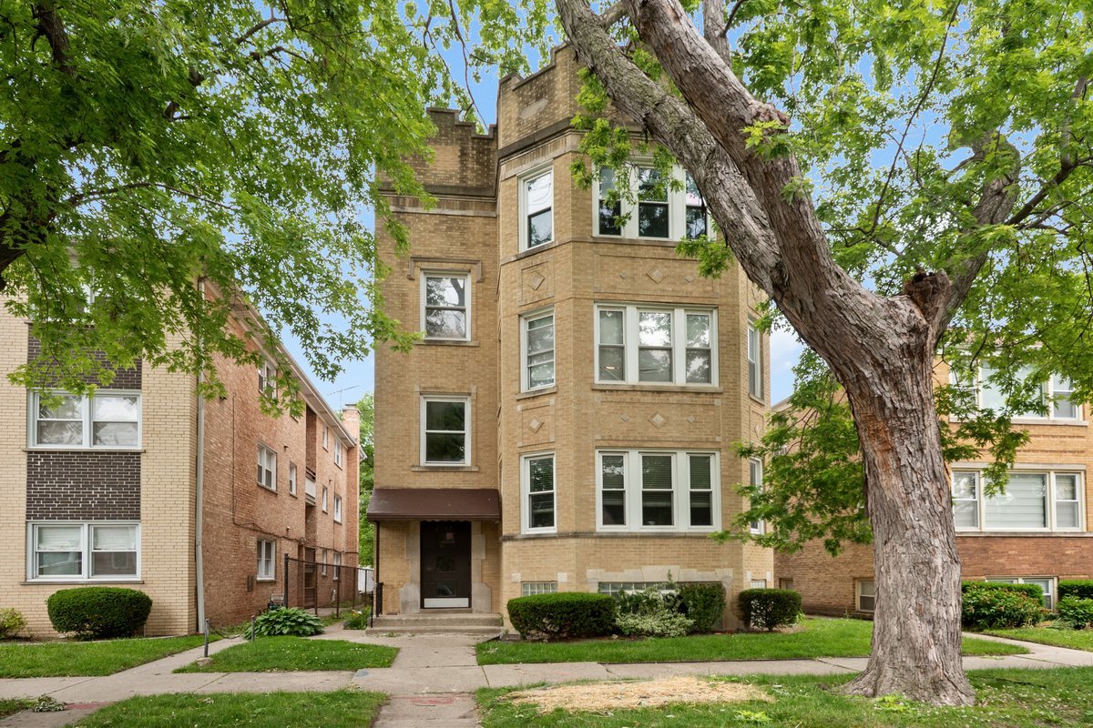 2732 West Greenleaf Avenue, Unit 3 Chicago, IL 60645 - Photo 1 of 15
