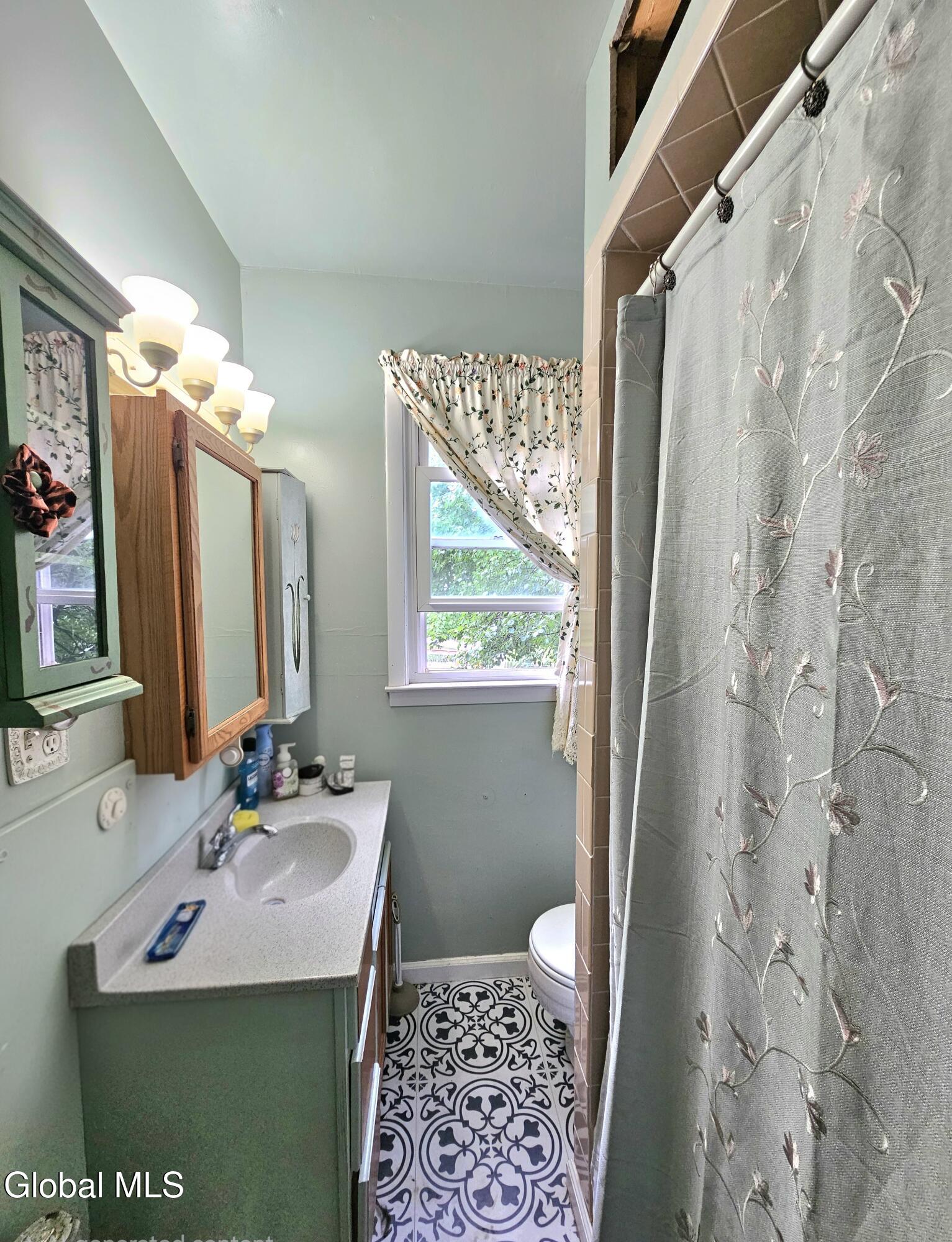 1701 Lenox Road Schenectady, NY 12308 - Photo 15 of 34 1000030156