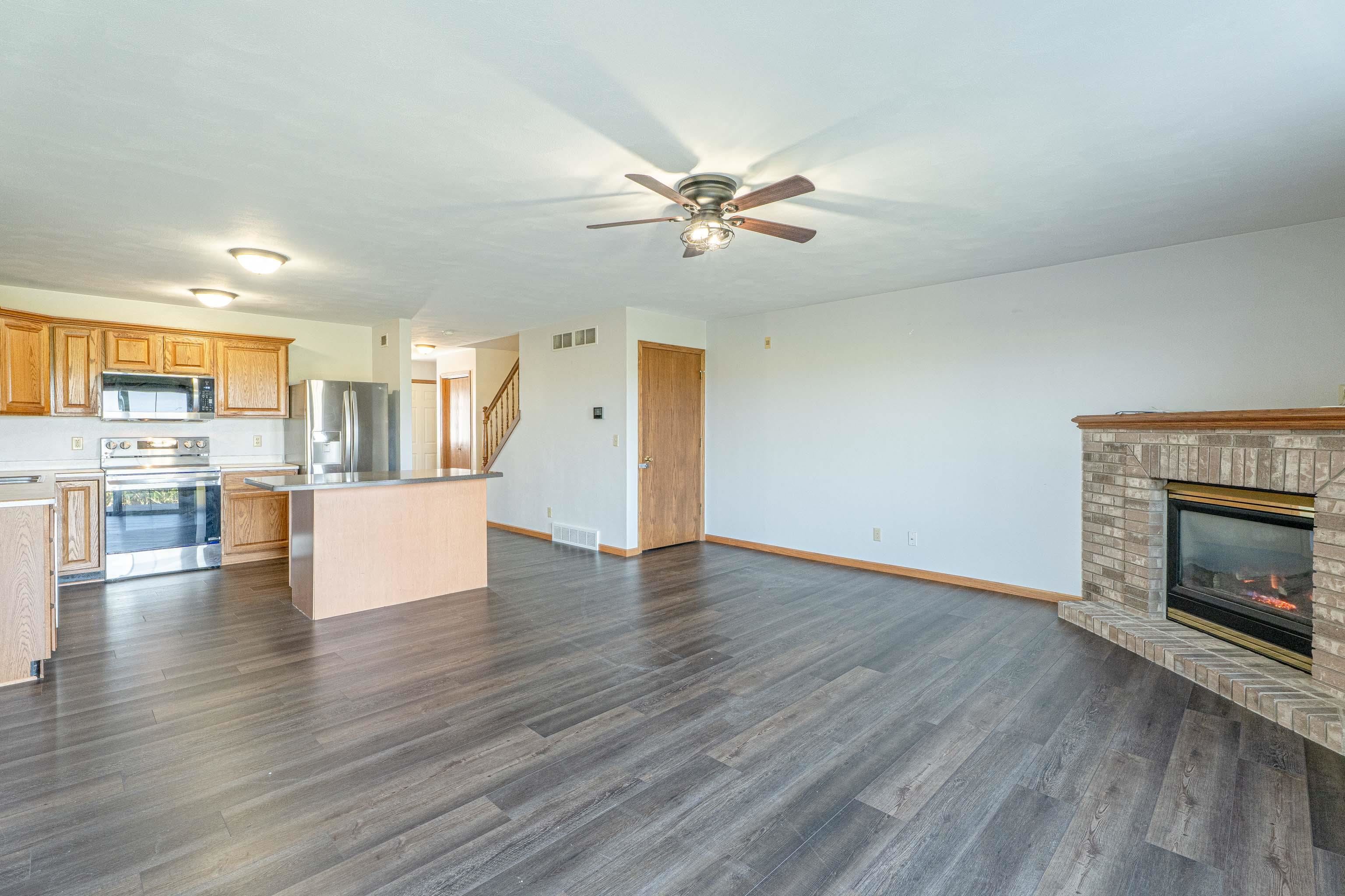 2367 Effingham Way Sun Prairie, WI 53590 - Photo 4 of 21