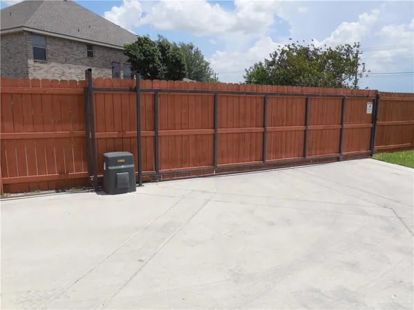 $2,700 | 10338 North 23rd Lane, McAllen, TX 78504