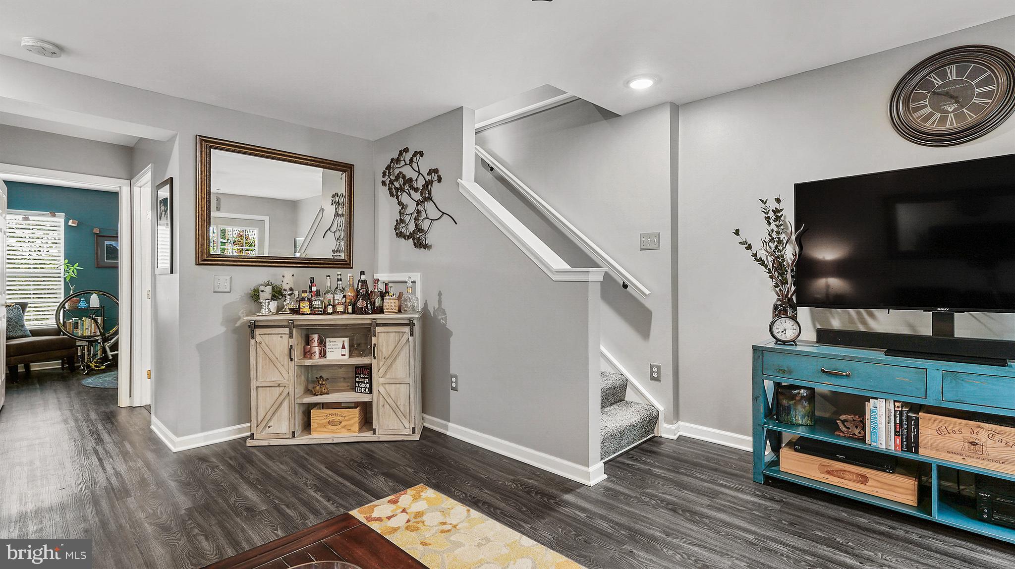 21103 Footstep Terrace Ashburn, VA 20147 - Photo 11 of 36 Living Room