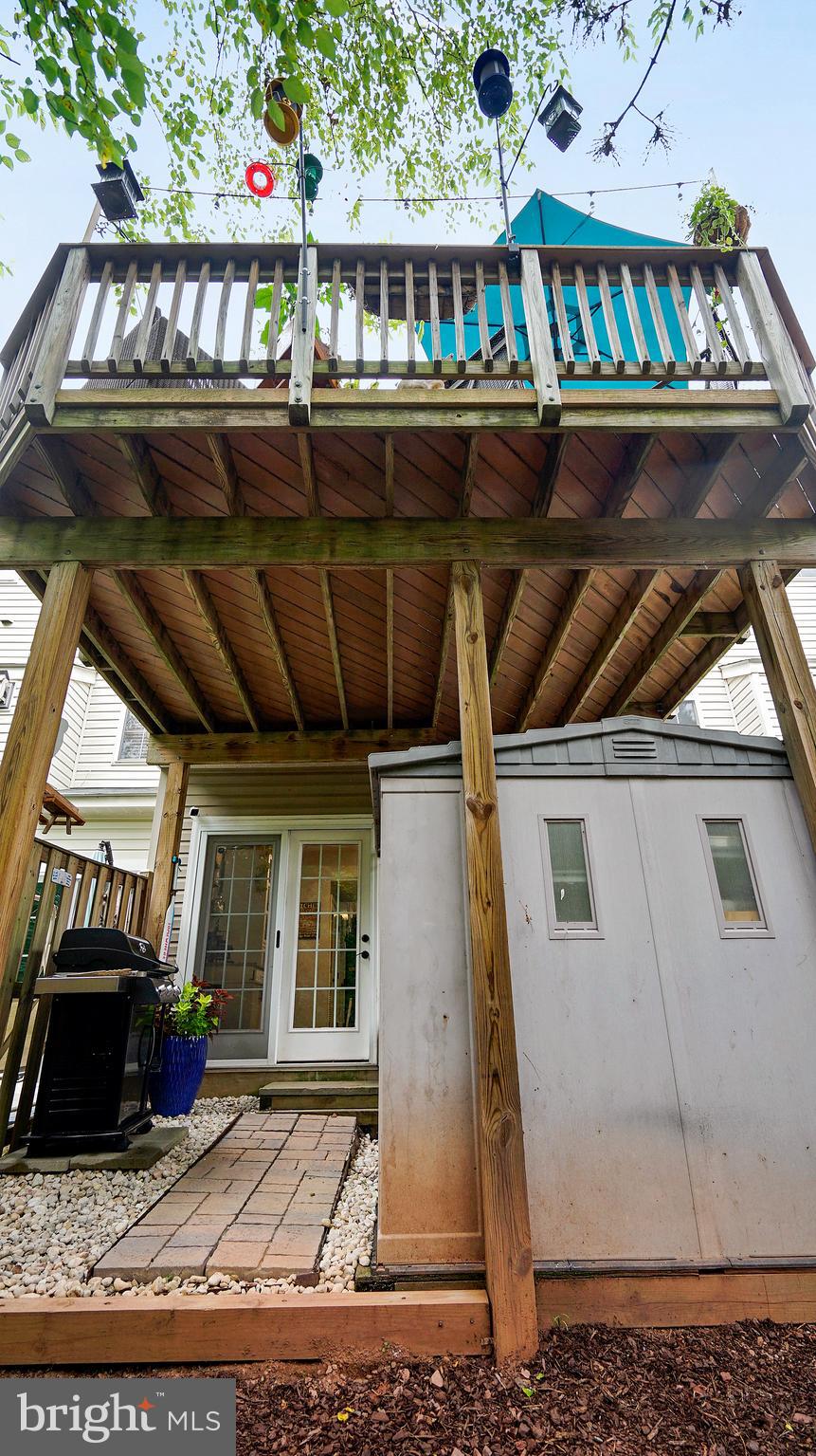 21103 Footstep Terrace Ashburn, VA 20147 - Photo 29 of 36 Rear Exterior