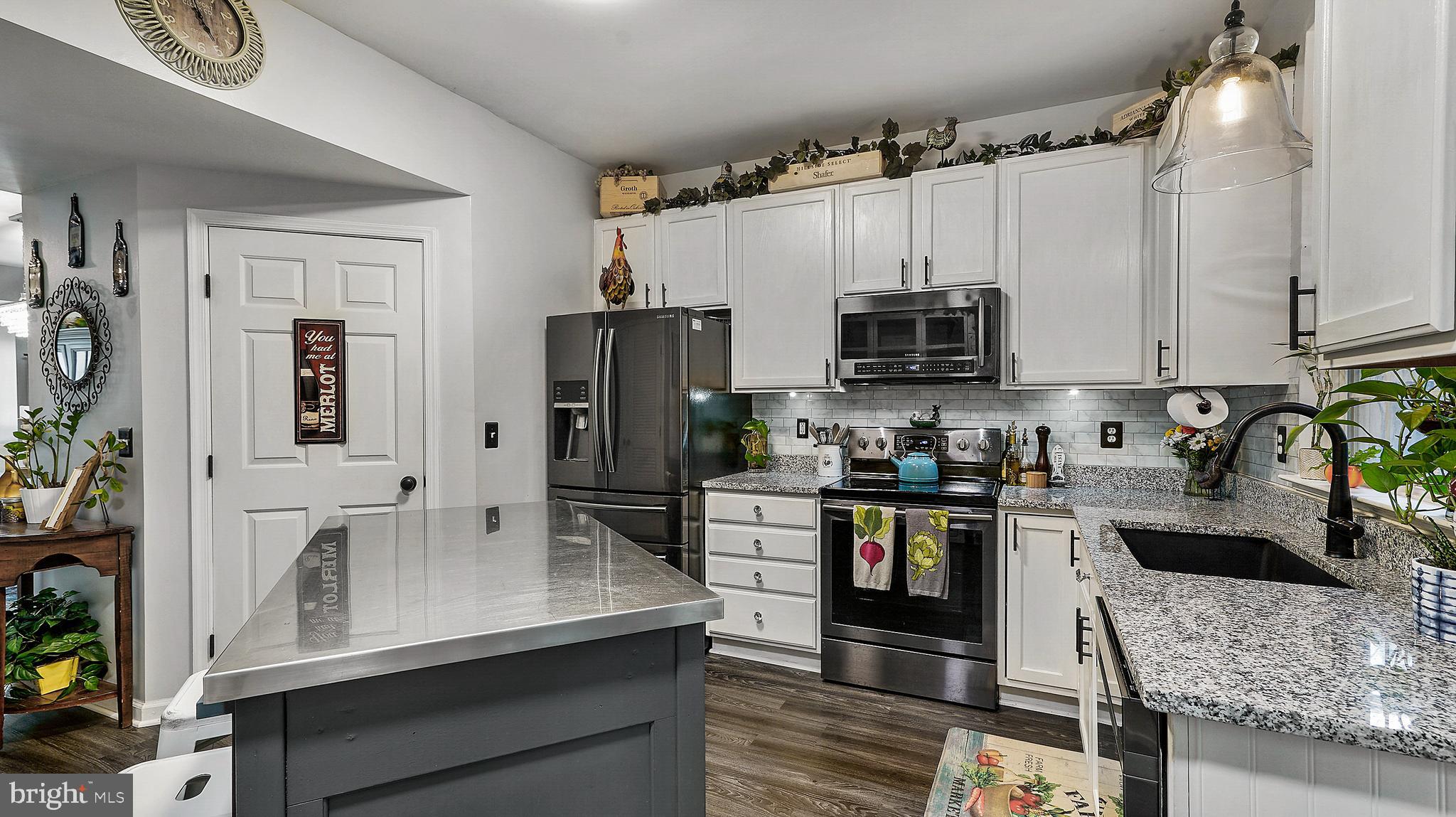 21103 Footstep Terrace Ashburn, VA 20147 - Photo 5 of 36 Kitchen