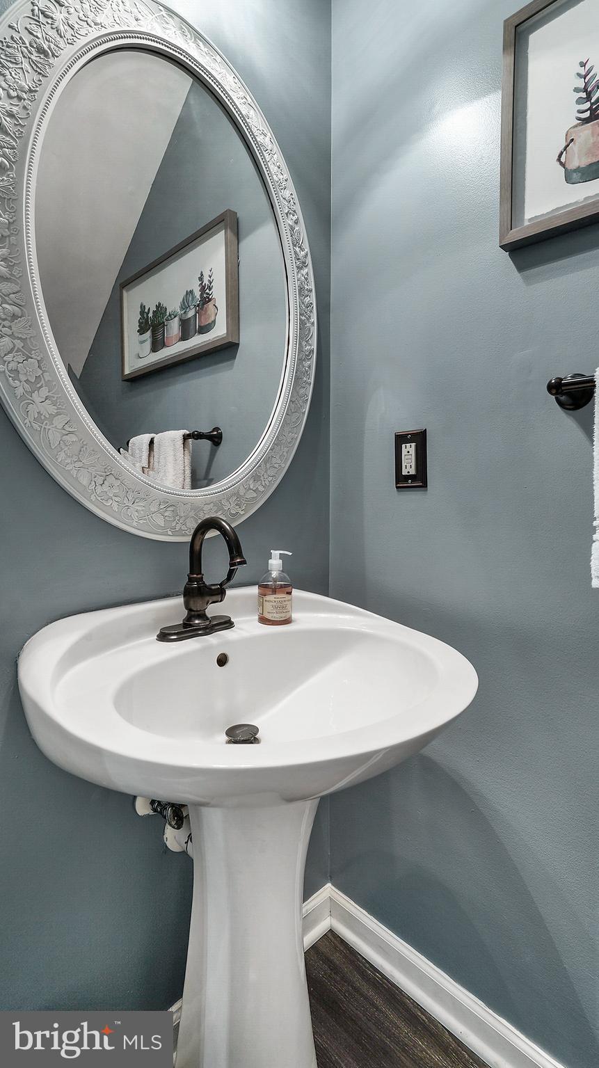 21103 Footstep Terrace Ashburn, VA 20147 - Photo 7 of 36 Powder Room