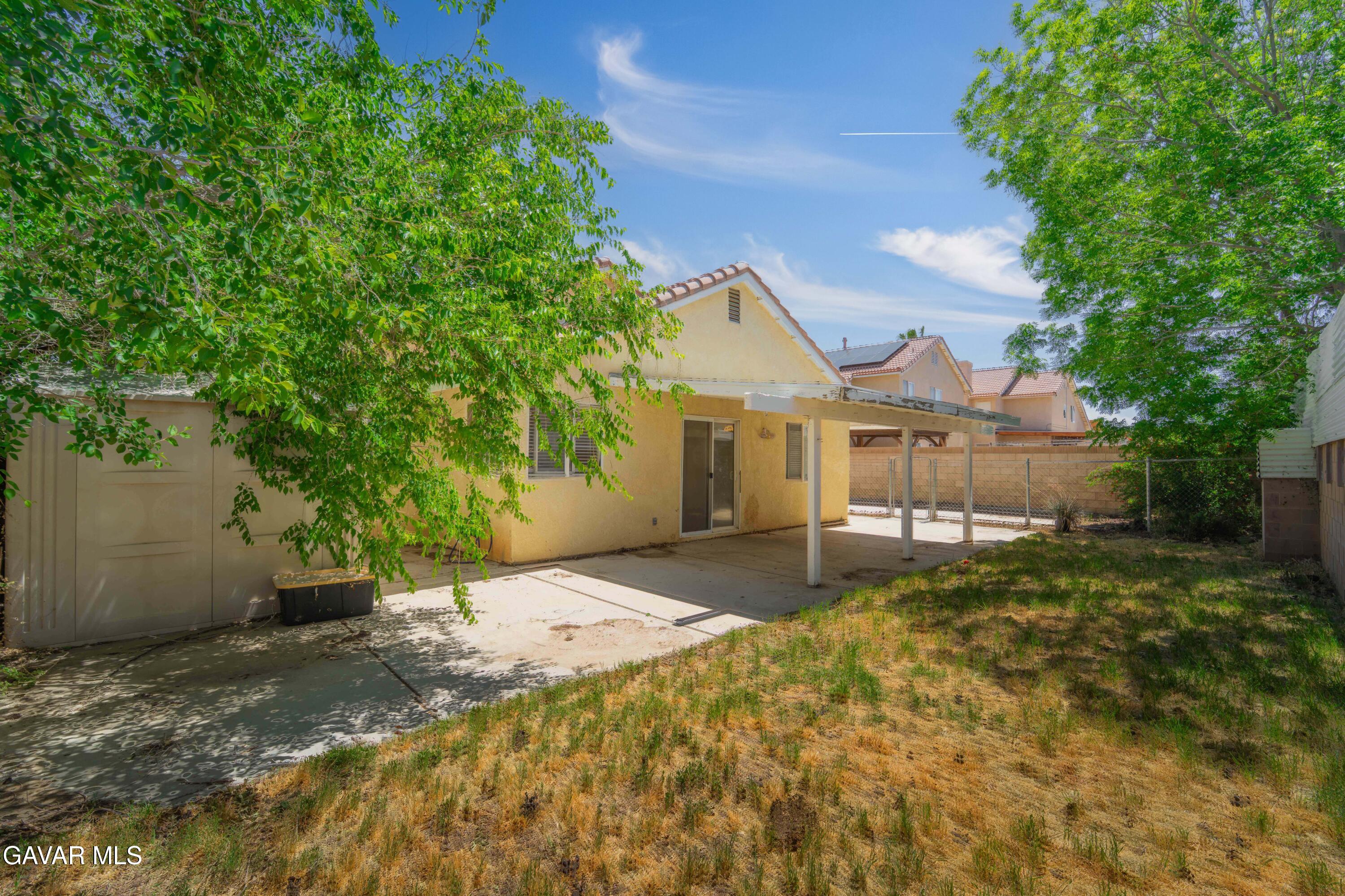 43915 Glenraven Road Lancaster, CA 93535 - Photo 28 of 28 26.4.22 Glenraven Exterior-16