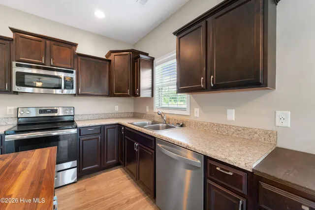 $2,095 | 407 South Bluff Circle, Jacksonville, NC 28540