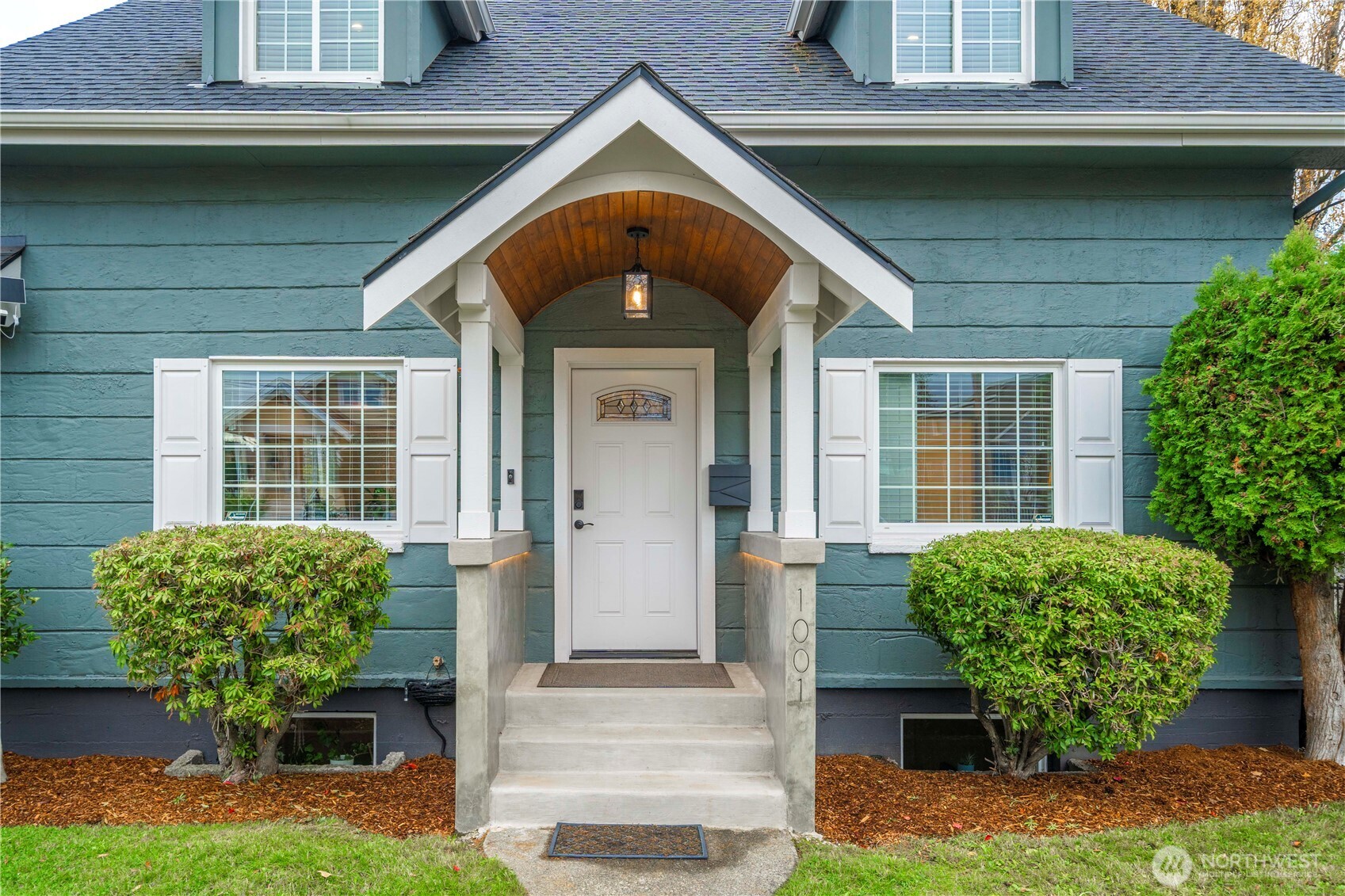 1001 South Prospect Street Tacoma, WA 98405 - Photo 12 of 40 a front view of a house with porch and livingroom