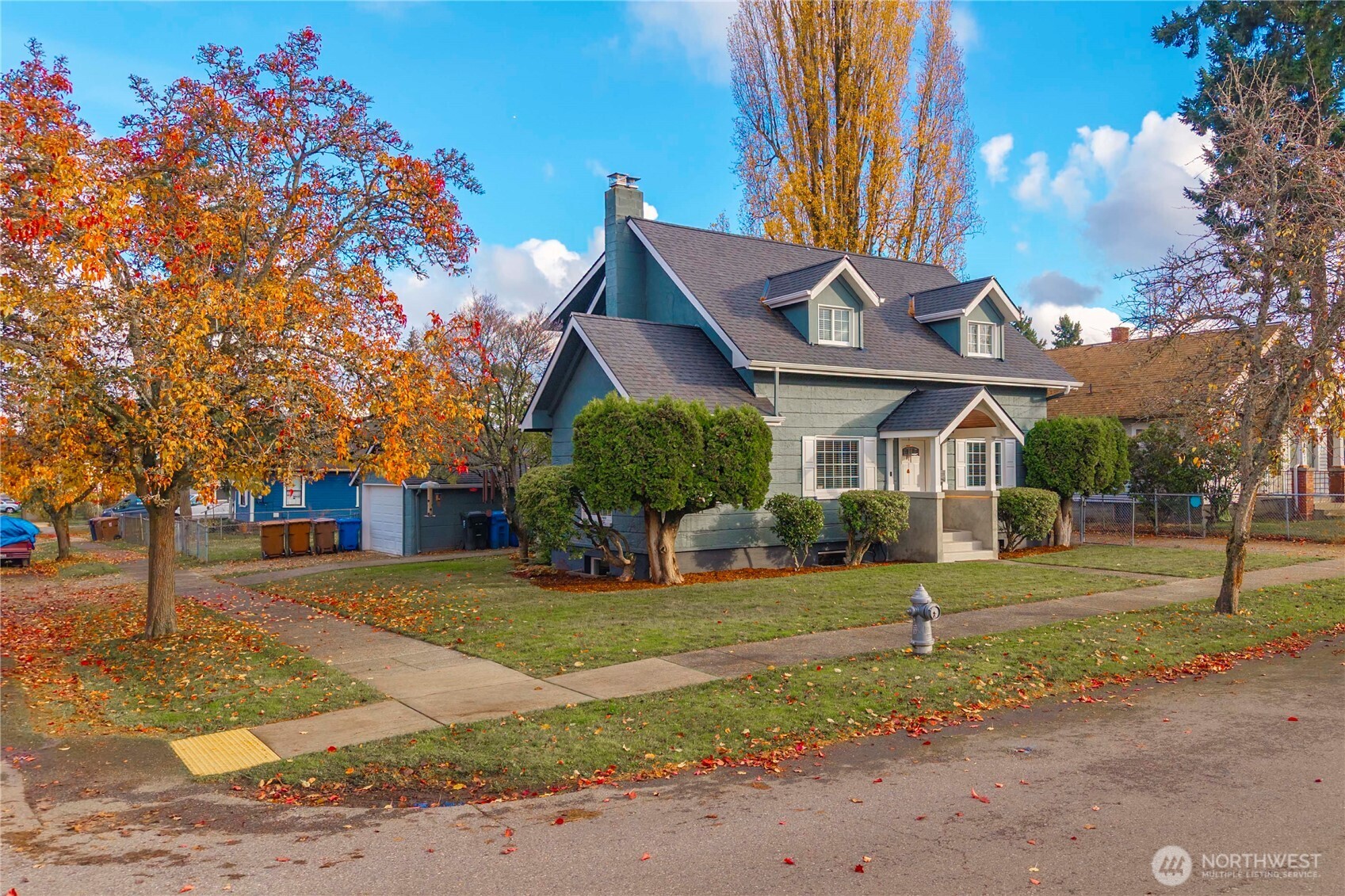 1001 South Prospect Street Tacoma, WA 98405 - Photo 2 of 40 a view of a house with a yard and plants