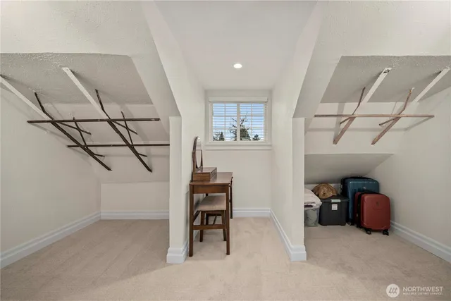 a view of livingroom with furniture