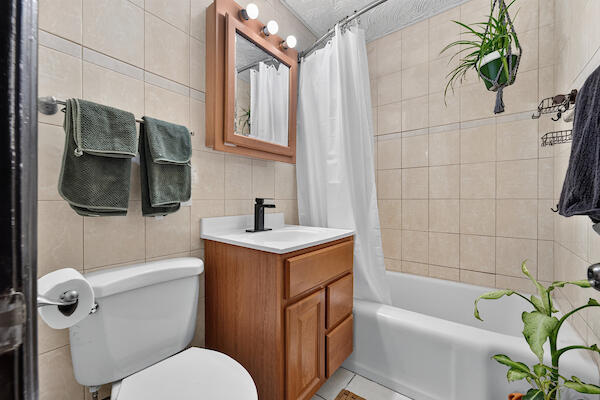 1728 Russet Street Racine, WI 53405 - Photo 15 of 27 Family Bath