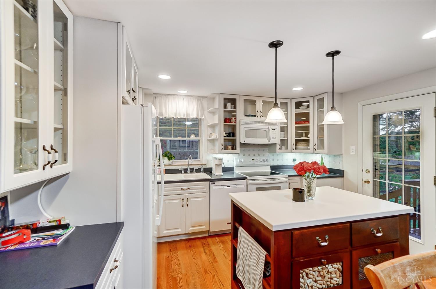 3589 Coral Gables Road Cincinnati, OH 45248 - Photo 11 of 38 Gallery Image 11