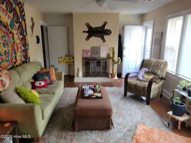 $1,950 | 106 North Elm Street, Greenville, NC 27858