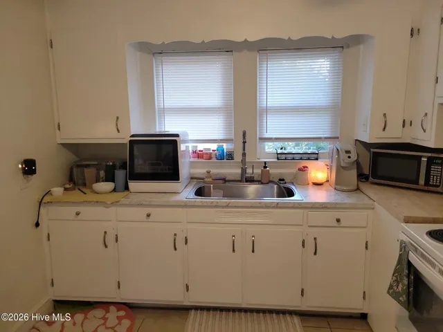 $1,950 | 106 North Elm Street, Greenville, NC 27858