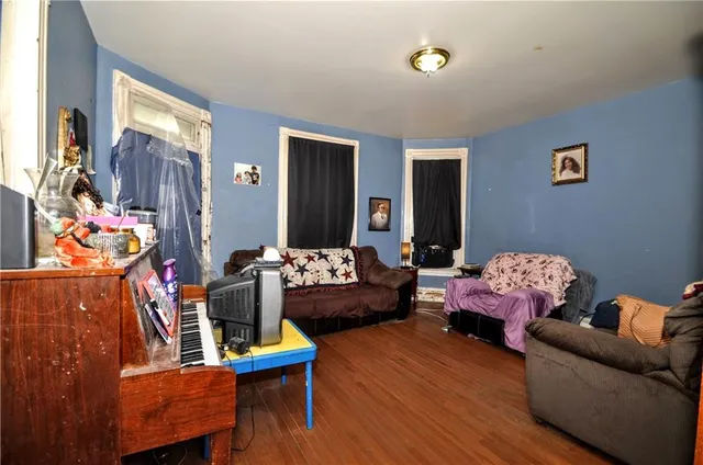 $170,000 | 1060 Vance Avenue, Coraopolis, PA 15108