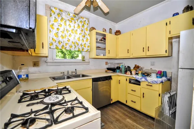 $170,000 | 1060 Vance Avenue, Coraopolis, PA 15108