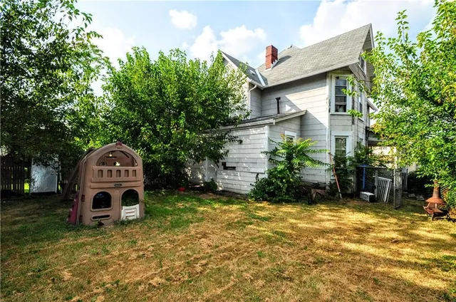 $170,000 | 1060 Vance Avenue, Coraopolis, PA 15108