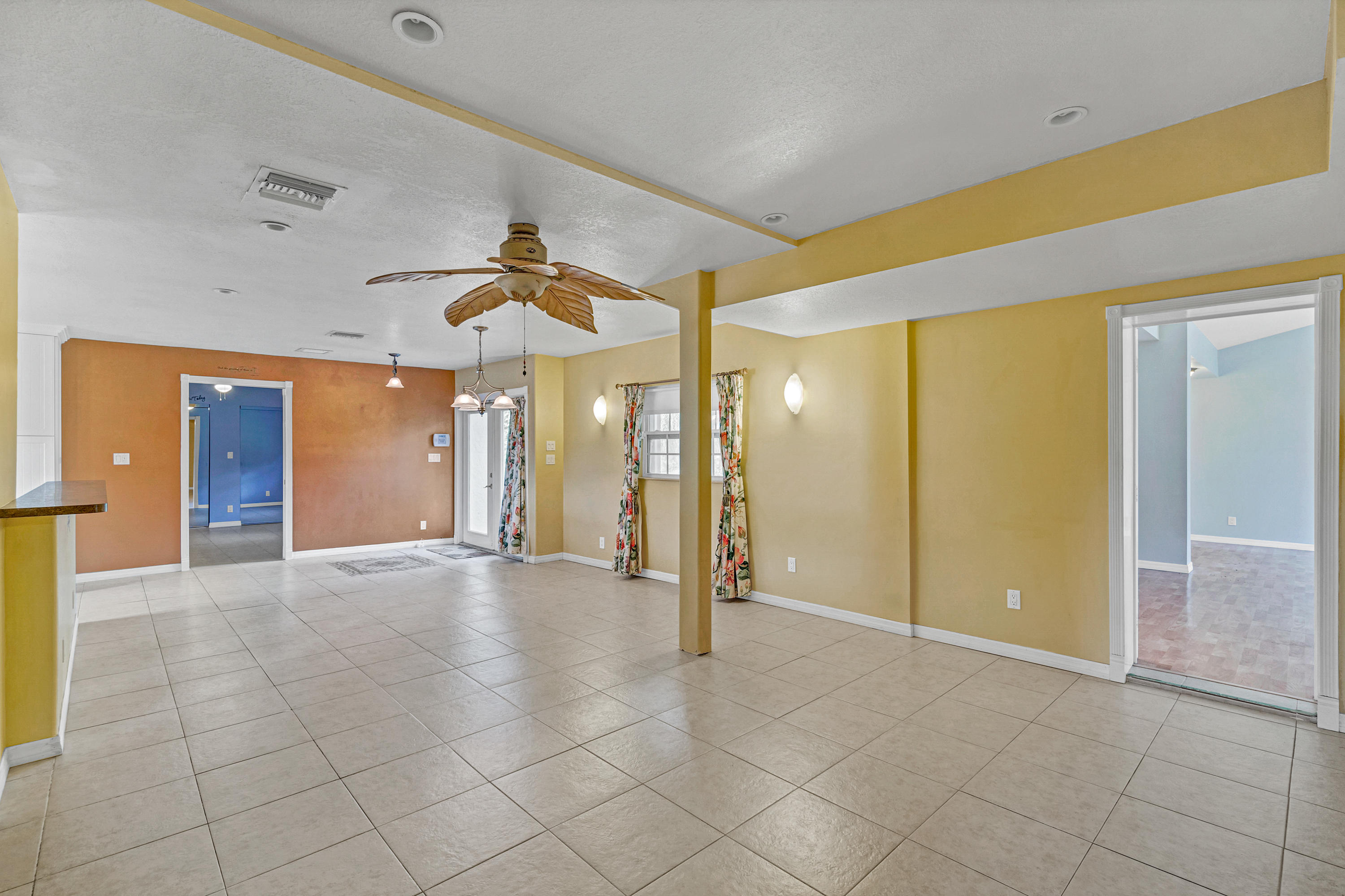 1275 Taylor Road Glen Ridge, FL 33406 - Photo 5 of 38 Main Living Area