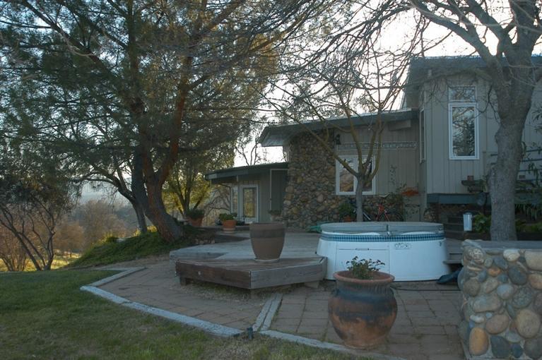 10735 Ferguson Road Clovis, CA 93619 - Photo 14 of 15 BBQ Spa Area