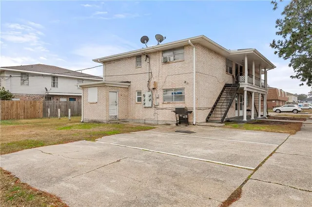 $1,200 | 300 Duke Drive, Unit 4, Kenner, LA 70065
