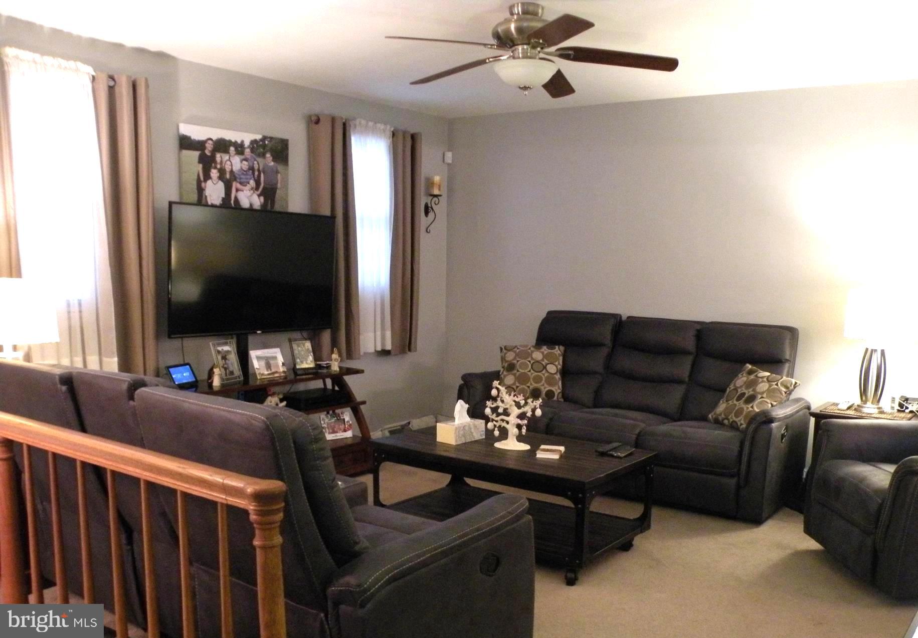 20 Constitution Road Clementon, NJ 08021 - Photo 5 of 17 Living Room