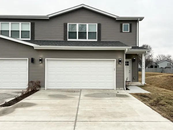 $2,400 | 1414 8th Street, Harvard, IL 60033