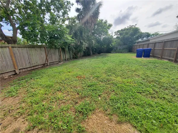 $1,000 | 1109 14th Street, Corpus Christi, TX 78404