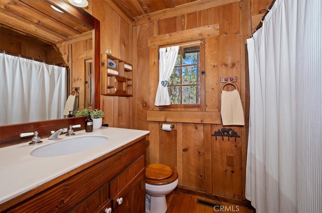 22 Polique Canyon Road Fawnskin, CA 92333 - Photo 20 of 42 Upstairs Full Bath