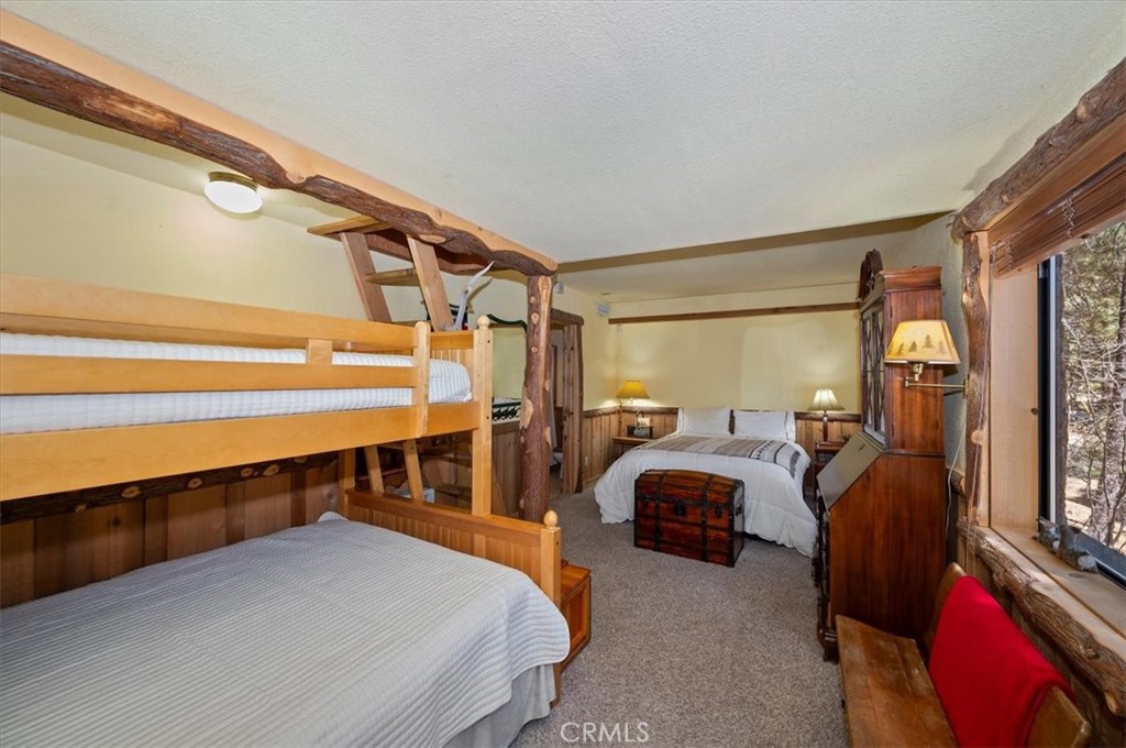 22 Polique Canyon Road Fawnskin, CA 92333 - Photo 22 of 42 Queen bed, Bunk Queen Bed Twin Bed