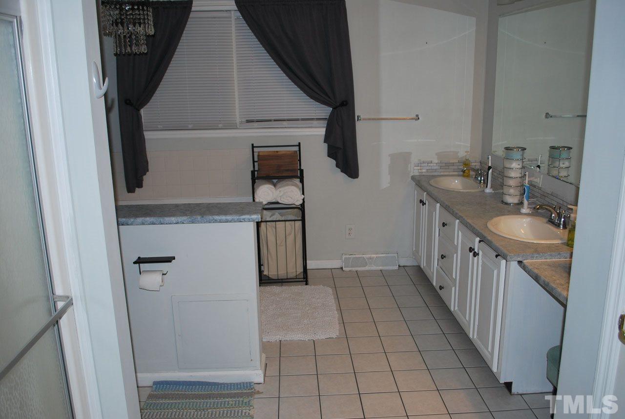 239 Eaves Road Henderson, NC 27537 - Photo 8 of 10 Gallery Image 8